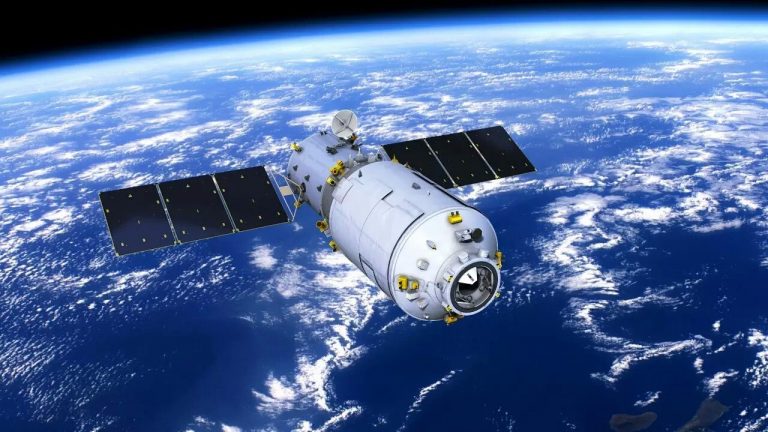 China acopla un nuevo carguero en su estación espacial