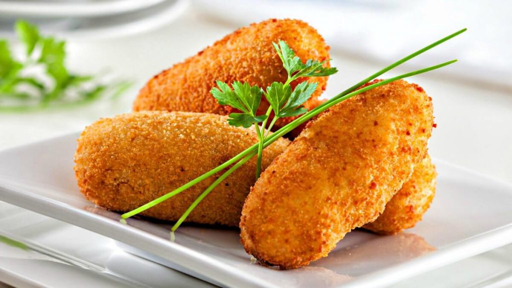 Croquetas: cómo hacerlas de patatas y bacon y que queden 'de muerte' 60 croquetas