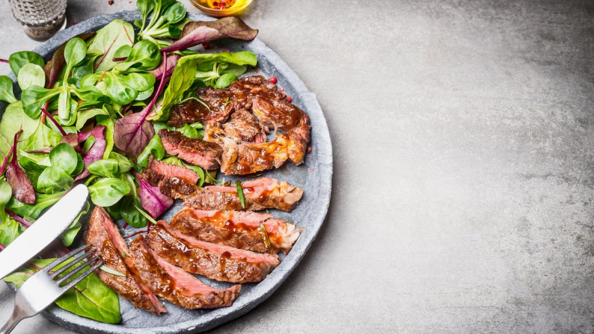 Bistec Con Ensalada Verde