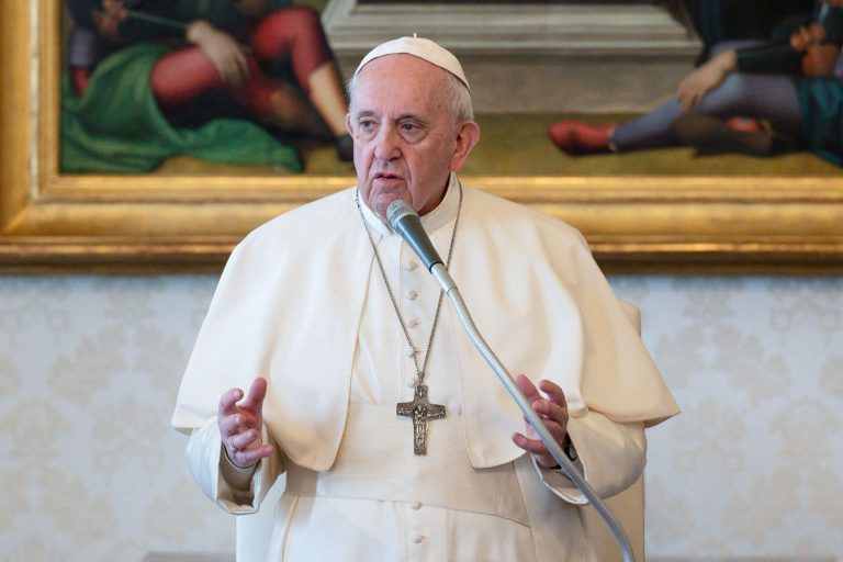 El Papa denuncia que todavía hoy «hay esclavitud de la mujer»