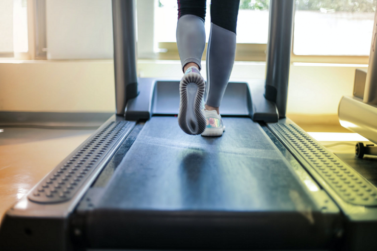 ¿Cómo mejorar el entrenamiento en la cinta de correr?