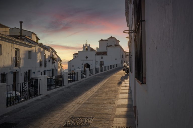Estos pueblos de España te los puedes comprar