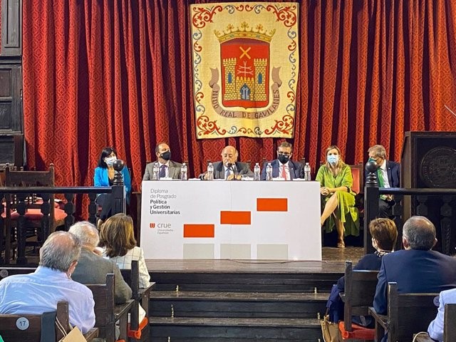 La CRUE ve esencial formar personas con una visión clara de la universidad que necesita la sociedad