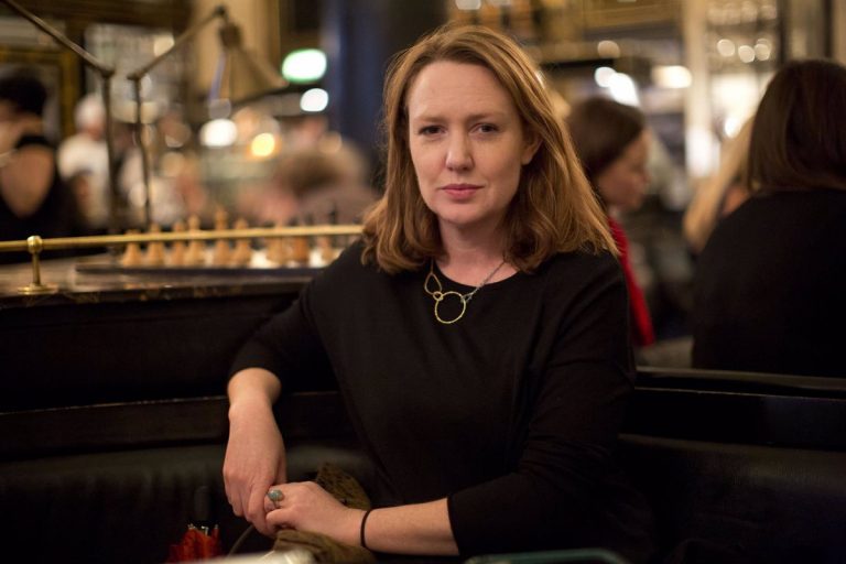 La escritora Paula Hawkins: «Todo el mundo es capaz de matar, pero planificarlo no tanto»