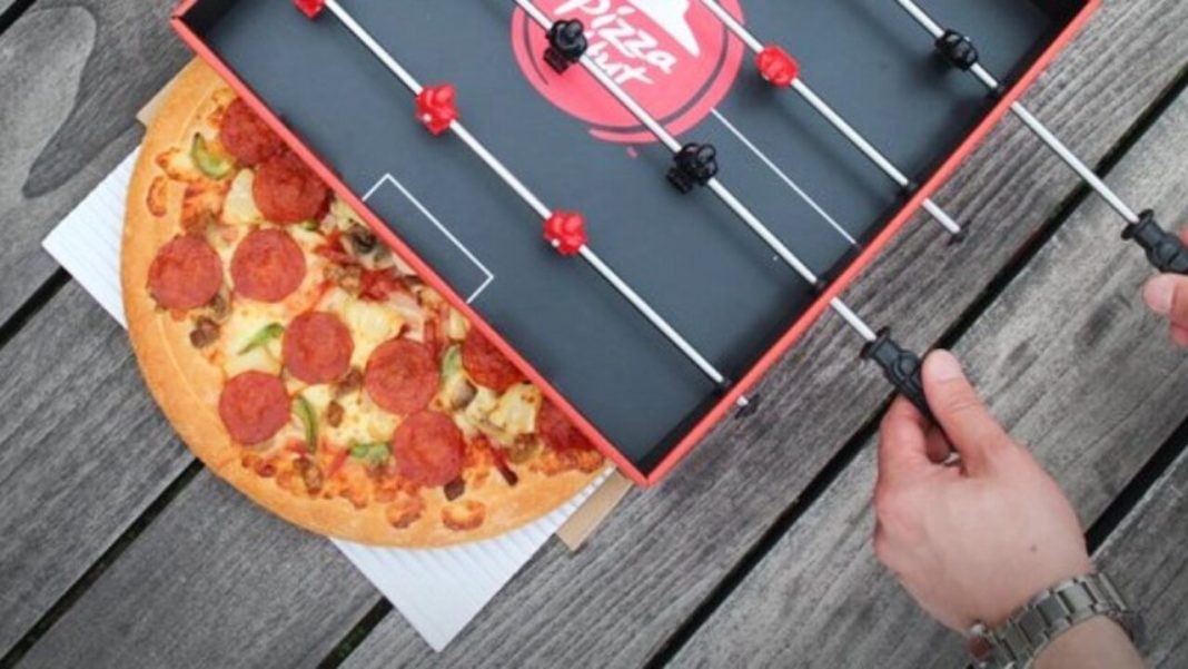 Las cajas de pizza con futbolín de Pizza Hut y otros inventos que petaron