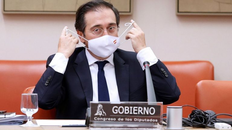 El ministro Albares se reúne este martes con el emir de Qatar