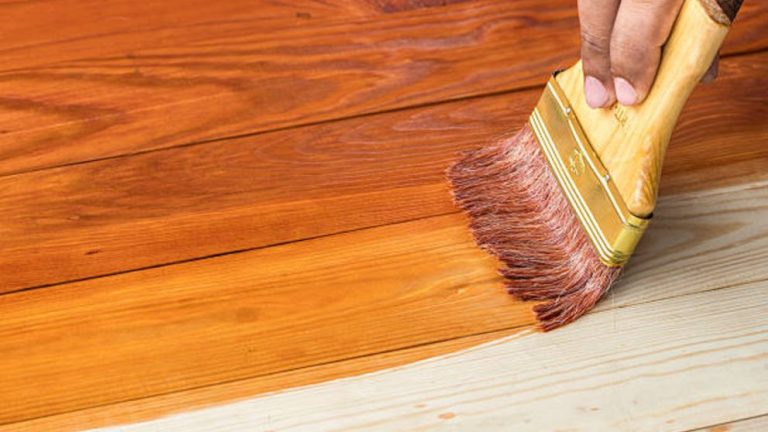 Cómo pintar un mueble de madera