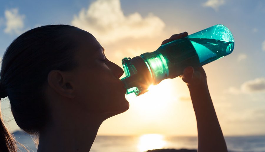Por qué es bueno beber agua muy fría
