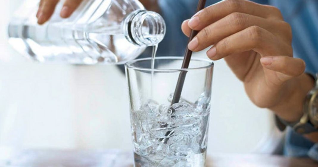 Por qué es bueno beber agua muy fría