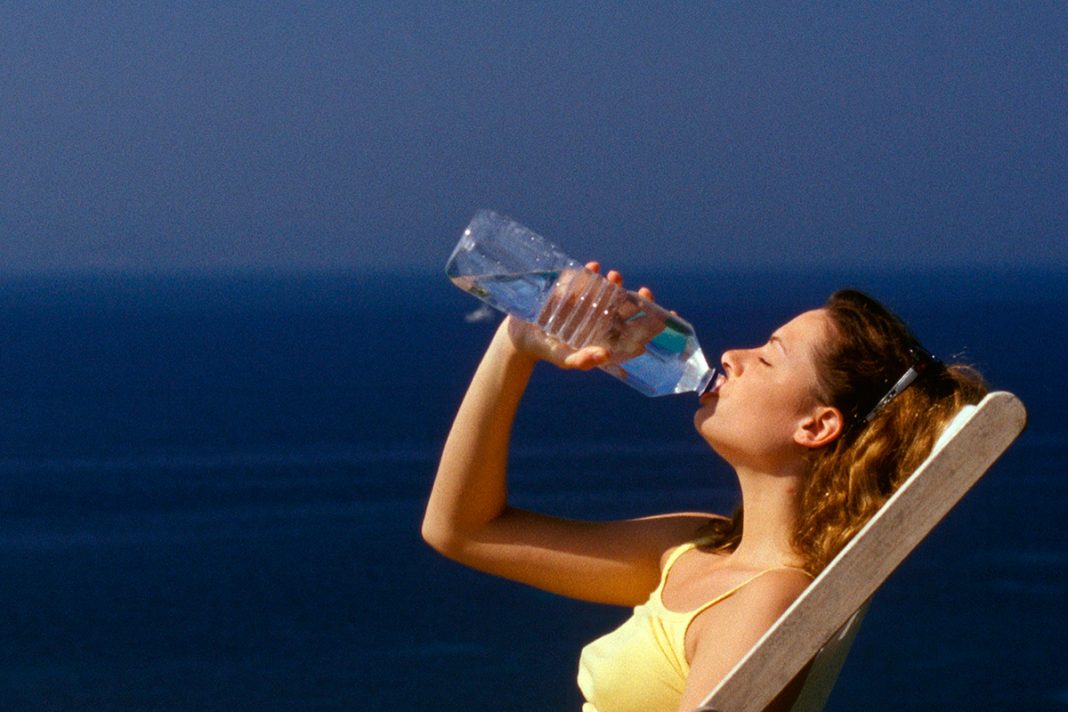 Por qué es bueno beber agua muy fría