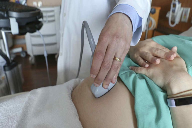 Presidente del Comité de Bioética propone un registro de no objetores al aborto