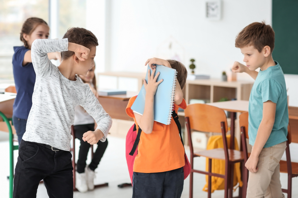 Qué debes hacer si tu hijo acosa a otros niños en el colegio