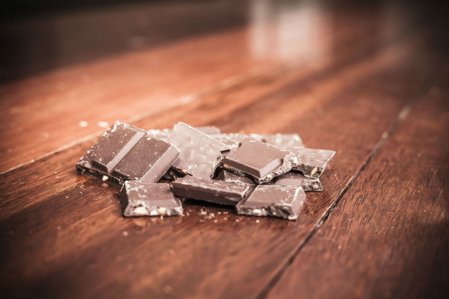 ¿Se puede comer el chocolate si tiene manchas blancas? 30 ¿por qué se vuelve blanco?