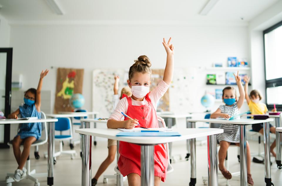 Trucos para que tu hijo no se confunda de mascarilla en el colegio