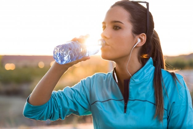 Esto Es Lo Que Te Puede Pasar Si Solo Bebes Agua