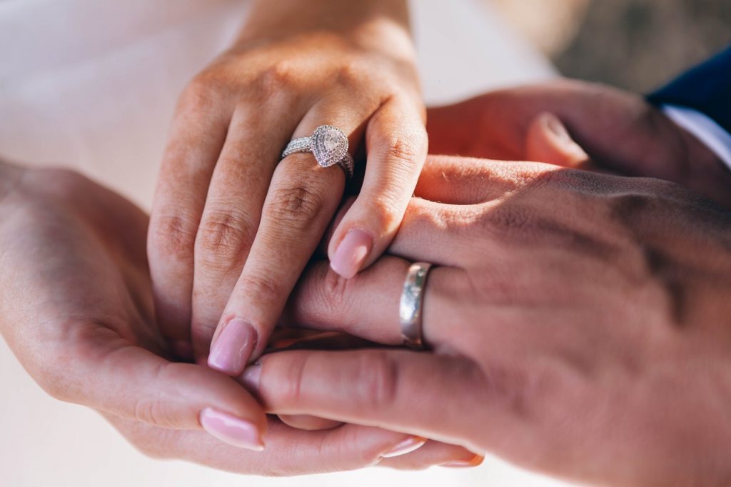 Por Qué Nunca Deberías Dormirte Con Los Anillos Puestos