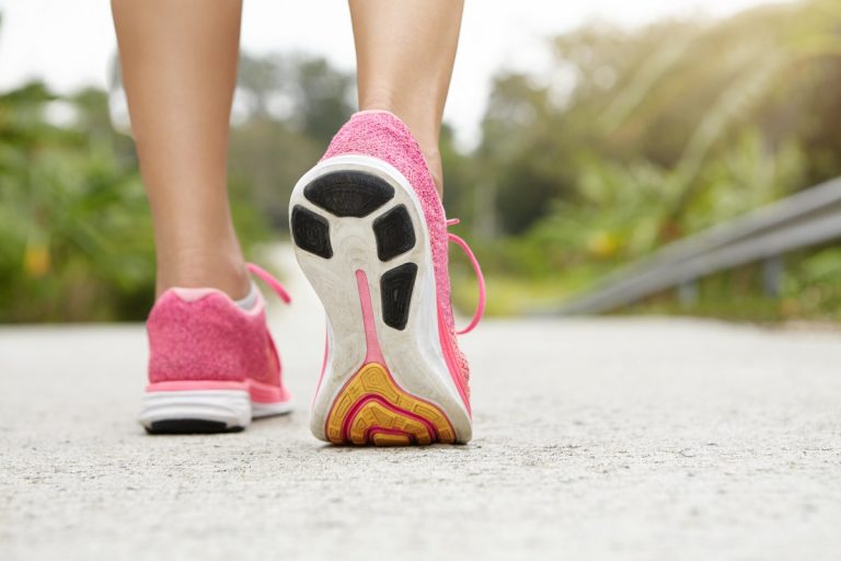 La razón por la que deberías caminar más rápido