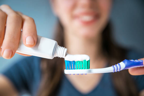 Qué pasa si te tragas la pasta de dientes