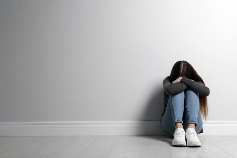 Así puedes ayudar a una persona con depresión