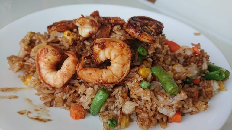 Cómo hacer un arroz tres delicias de escándalo en pocos minutos