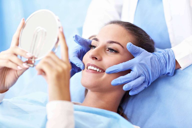 ¿Los implantes dentales pueden durar toda la vida? Los mejores cuidados para ello, según la Clínica Dental Helident