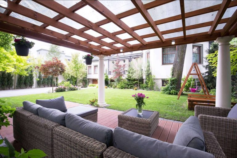 La tienda online Tus Compras de Confianza ofrece un extenso catálogo de artículos para jardín y exterior