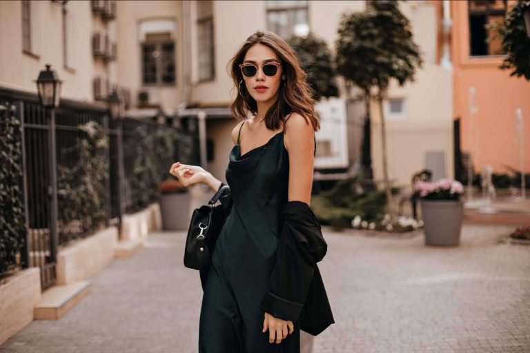 El fabricante de ropa LaMusaWoman cuenta con los tejidos y estampados que más brillan
