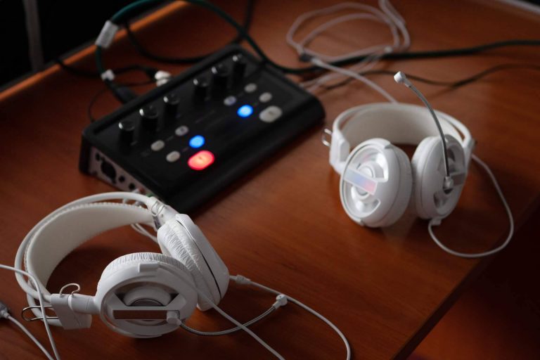 traductor de voz con auriculares, una de las mejores herramientas para entender otros idiomas