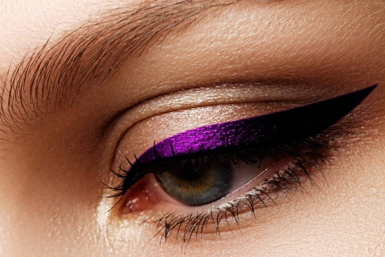 las nuevas tendencias de maquillaje con eyeliner y rubor