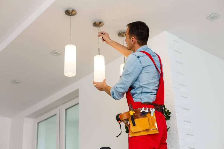 Consejos antes de elegir un electricista en Madrid, por Luzmart