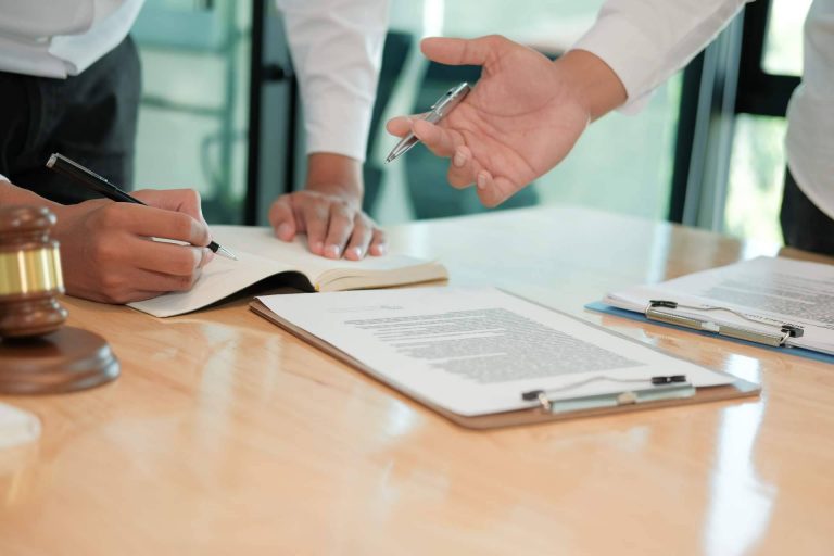 Royal Mediter Group ofrece una de las mejores asesorías jurídicas en Valencia y Sevilla