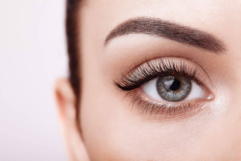 Aumentar el crecimiento de cejas y pestañas con el sérum de Farmacia Laura Garín
