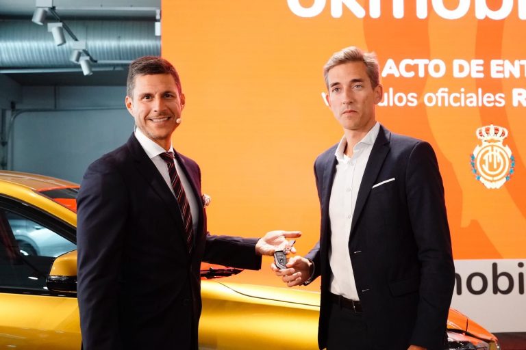 OK Mobility entrega los vehículos oficiales al Real Mallorca