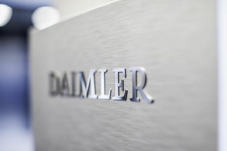 La junta de accionistas de Daimler AG aprueba la escisión de la división de camiones
