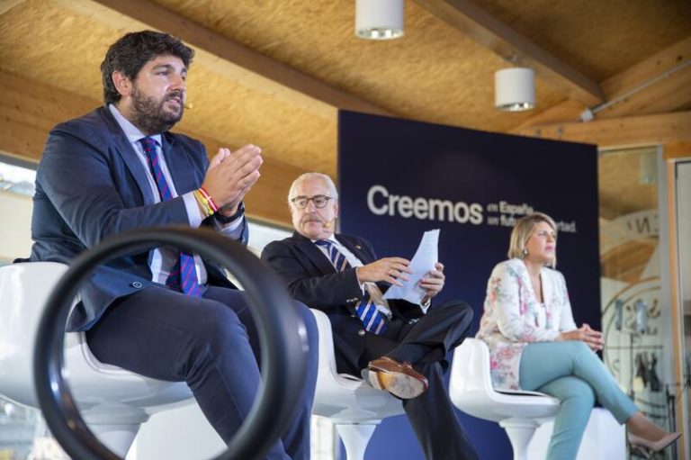 López Miras: «La única garantía de que el Gobierno tome decisiones sobre Mar Menor es que Casado esté al frente»