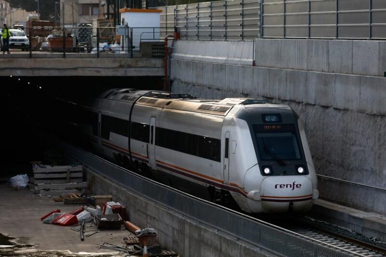 CNMC multa a ACS, Siemens, Nokia, Alstom y 3 empresas más con 128 millones por repartirse contratos del AVE