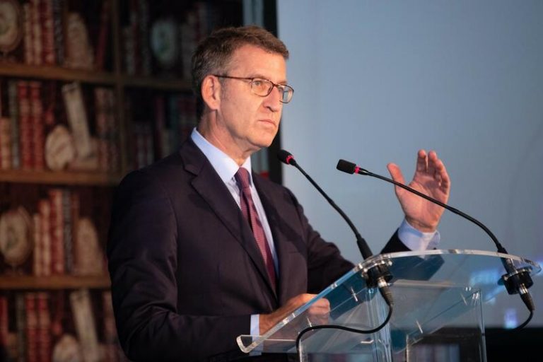 Feijóo avisa que para ser alternativa debe haber lealtad en el PP