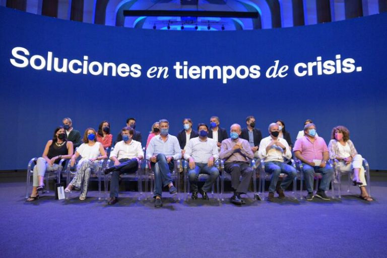 Los alcaldes del PP reivindican las fórmulas municipalistas de Casado