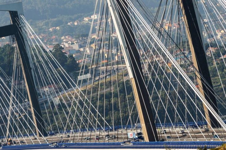 Competencia ve «excesivas» las compensaciones a la AP-9