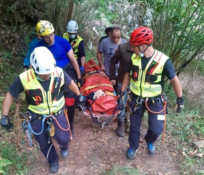 Rescatado un niño de 12 años que se cayó mientras realizaba barranquismo en Peñarrubia