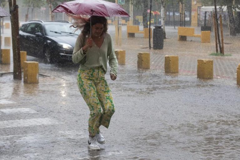 Un nuevo frente producirá mañana cielos nubosos y lluvias en el noroeste de España, y las temperaturas bajan en general