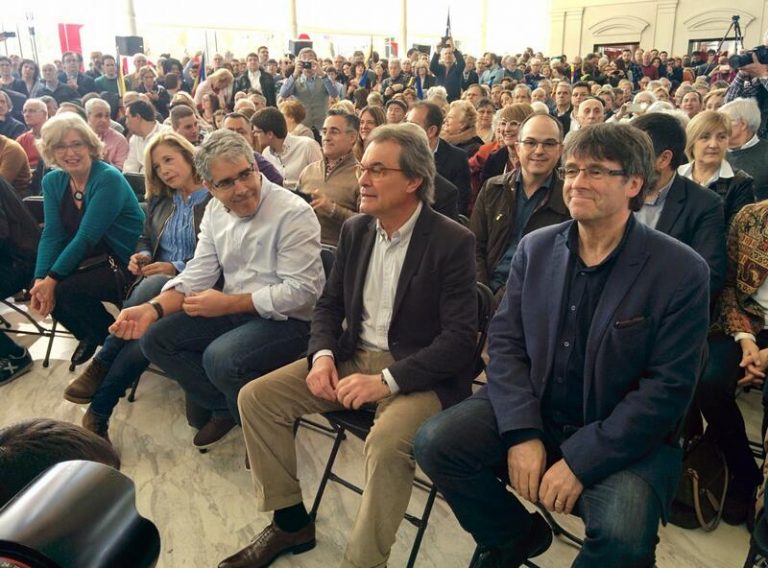 El TC estudiará un recurso de Puigdemont contra la decisión del TS de mantenerle en rebeldía
