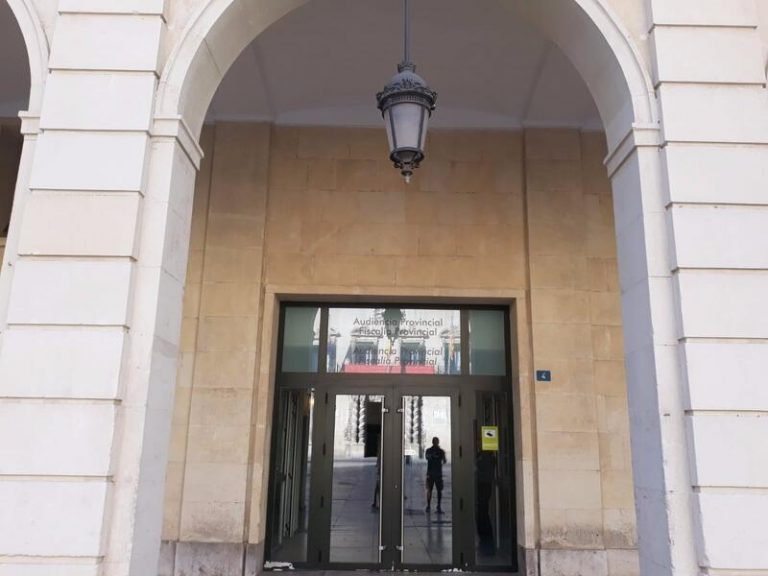 Condenado en Alicante a más de 50 años de prisión por abusar de cinco menores