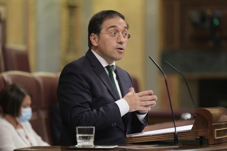 Albares viaja a París a reunirse con Le Drian con Afganistán, el Sahel y el Magreb en la agenda