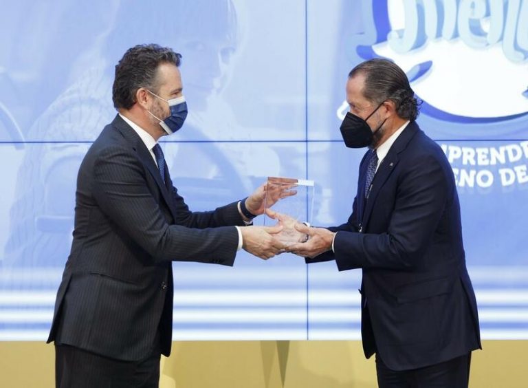 Escotet recoge el premio ‘Finanzas para todos’