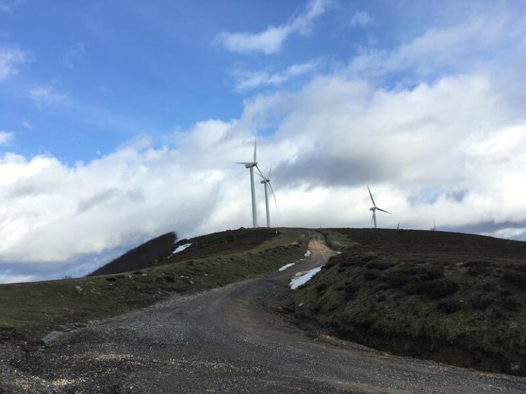 El Gobierno pide a la CNMC vigilar el parón de las renovables por parte de las eléctricas