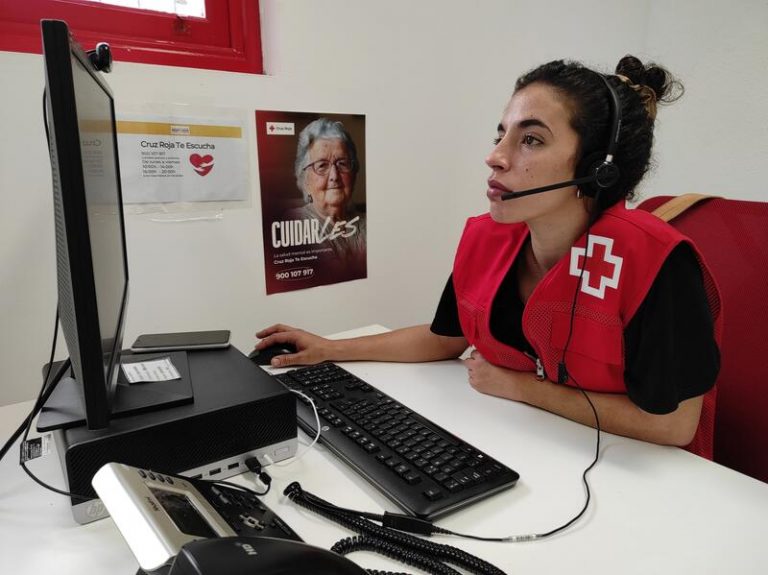 Cruz Roja distribuye 200 ayudas económicas en La Palma
