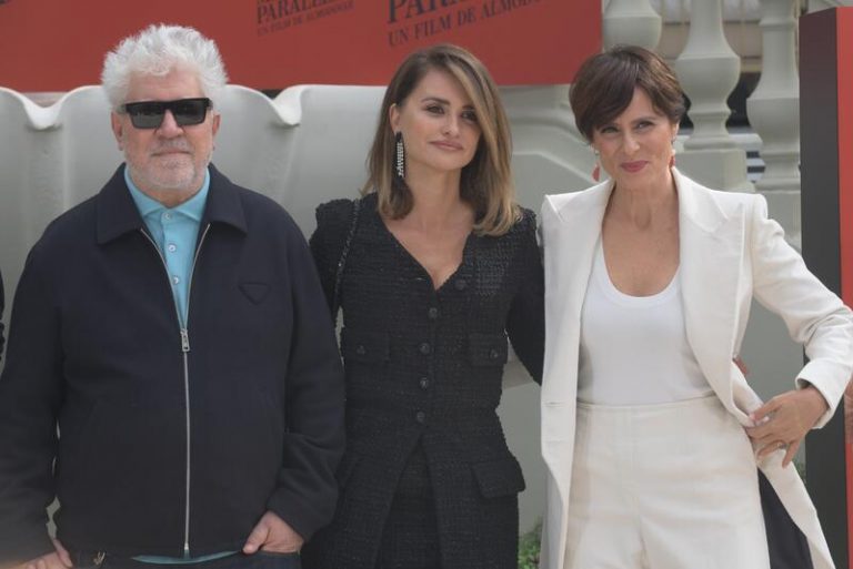 El Gobierno pone a Almodóvar y Penelópe Cruz como ejemplos de «proyección internacional» para España