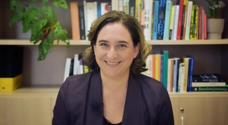 Colau celebra el «acuerdo histórico» entre PSOE y UP para aprobar la ley de vivienda