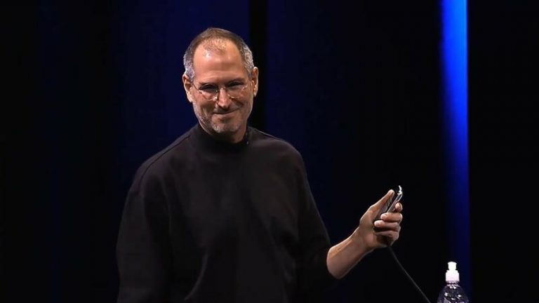 Tim Cook destaca el «profundo impacto» de Steve Jobs en Apple 10 años después de su muerte
